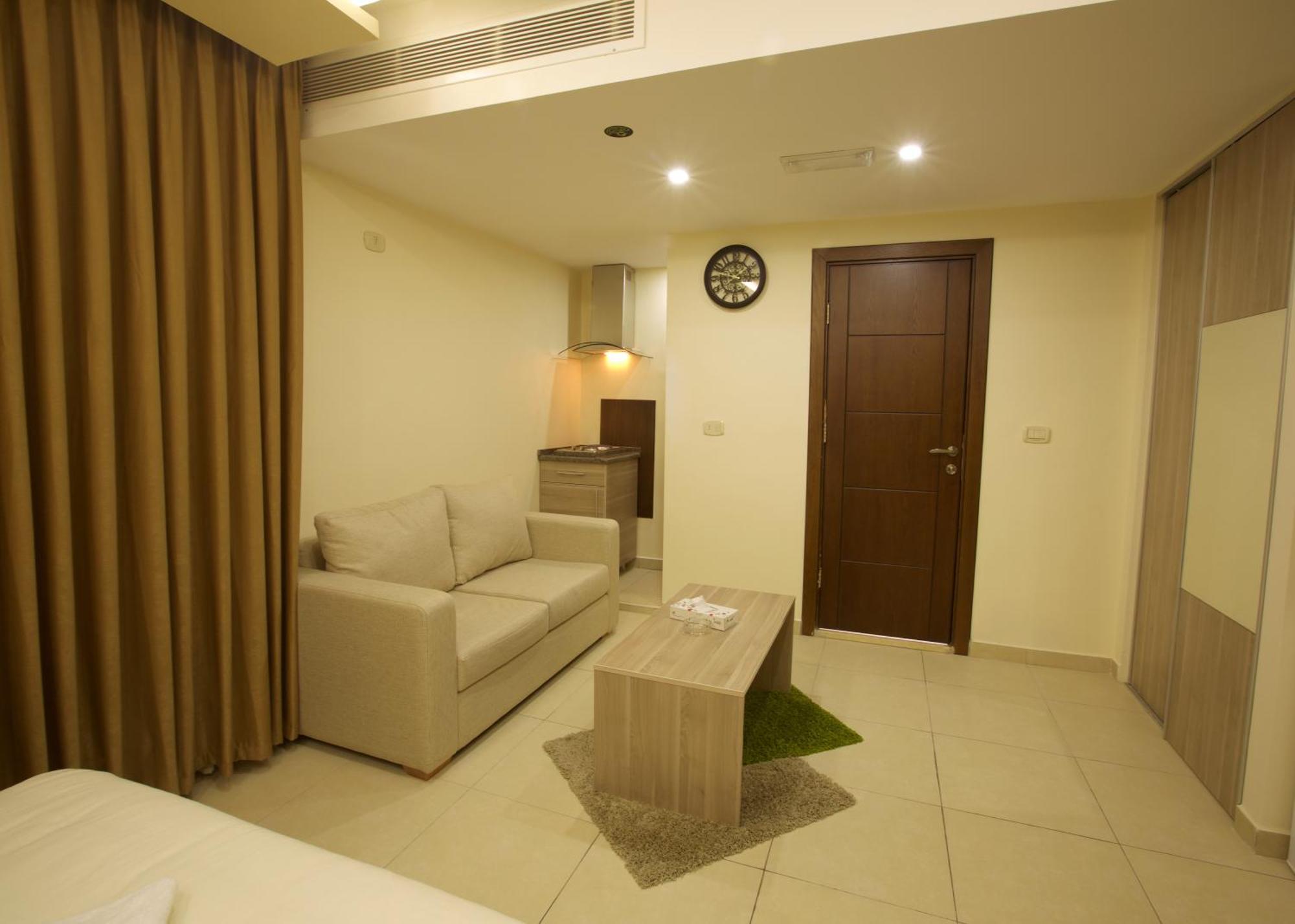 Lujain Hotel فندق النور واللجين Amman Exterior photo