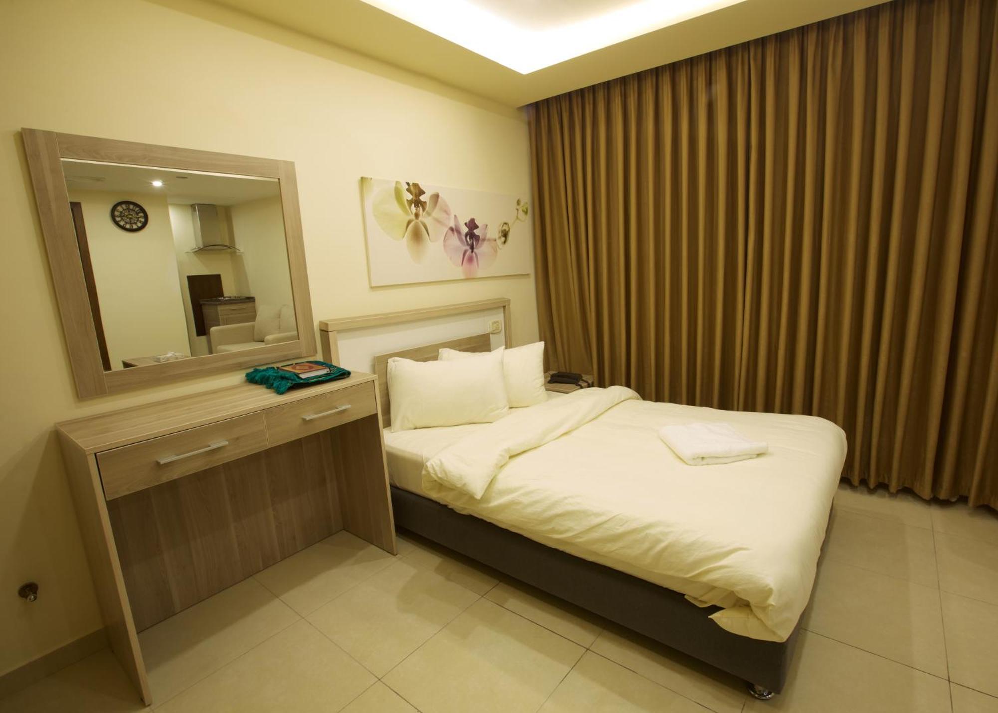 Lujain Hotel فندق النور واللجين Amman Room photo
