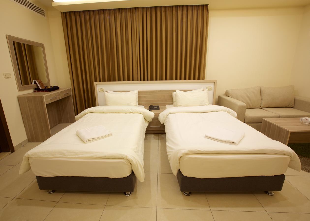 Lujain Hotel فندق النور واللجين Amman Room photo